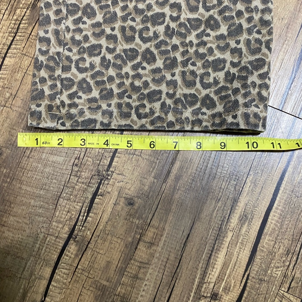 Le Lis Leopard Print Straight Leg Jeans in Beige and Black - Picture 6 of 6